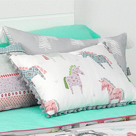 Cojín con relleno UNICORN con Madroños de Cañete