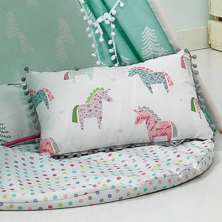 Cojín con relleno UNICORN con Madroños de Cañete