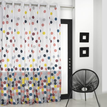 Cortina confeccionada con ollaos VILMA de Camatex